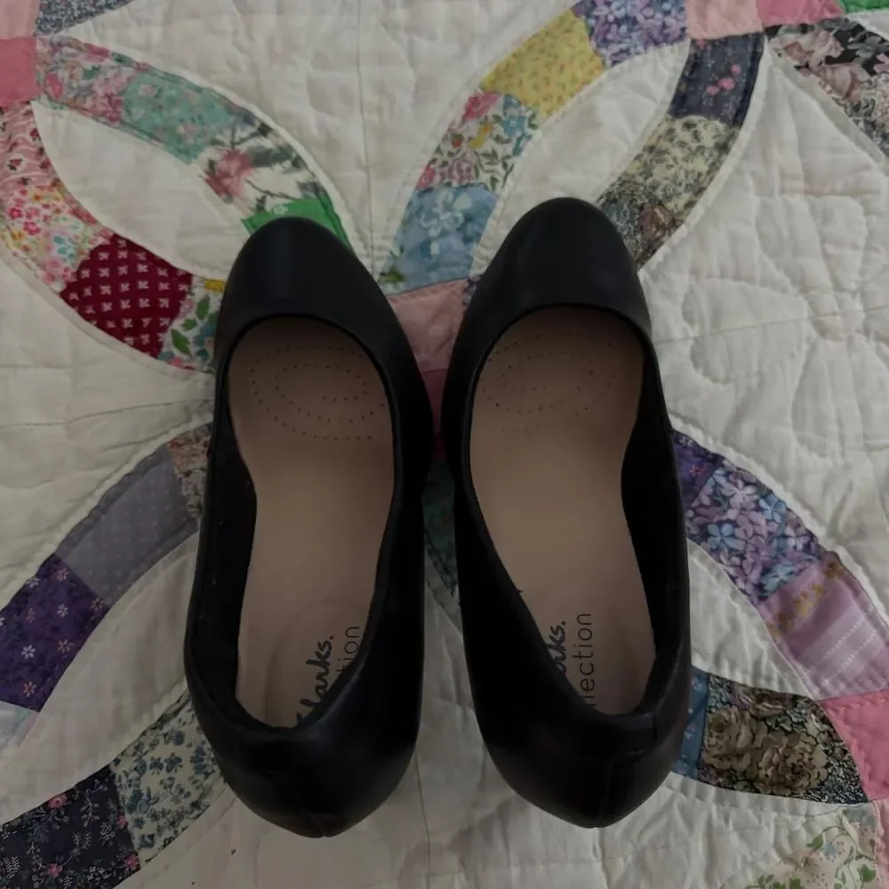 Clarks Women's Black Courts